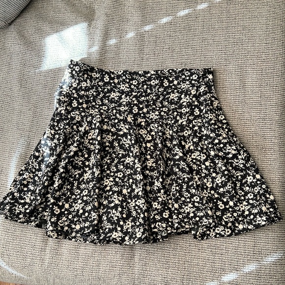Zara Pants - ZARA Floral Printed Skort
